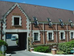 Gallery image of Cit'Hotel - Hotel Le Cèdre in Noyon