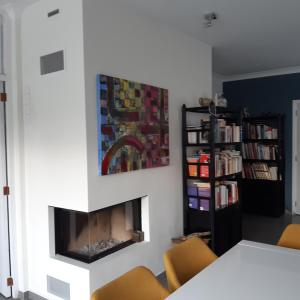 a living room with a fireplace and a table and chairs at Magnifique appartement- Brussels expo Laeken in Brussels