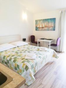 Posteľ alebo postele v izbe v ubytovaní Apartment Zvone, Sukošan-brand new apartments