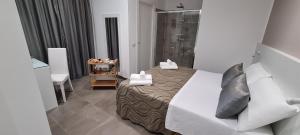 a hotel room with a bed and a shower at Anfitrite B&B Tropea in Tropea