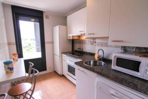 Ett kök eller pentry på apartamento en ribadesella alta turismo VUT 265AS