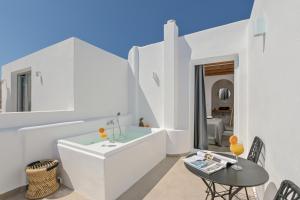 Gallery image of Blue Sky in Naxos Chora