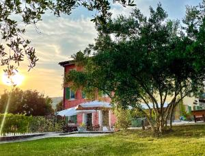 A garden outside Relais Valpolicella B&B