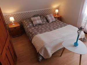 A bed or beds in a room at Tamás Bátya Kunyhója