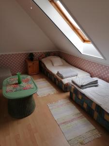 A bed or beds in a room at Tamás Bátya Kunyhója
