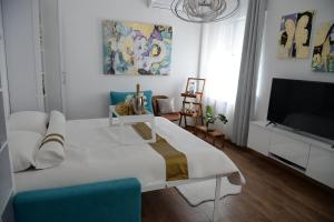 TV i/ili multimedijalni sistem u objektu Apartment Krins