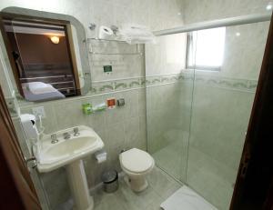 Um banheiro em Gran Chevalier Hotel
