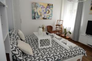 TV i/ili multimedijalni sistem u objektu Apartment Krins