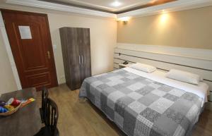 Cama ou camas em um quarto em Gran Chevalier Hotel