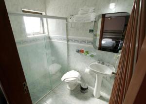 Um banheiro em Gran Chevalier Hotel