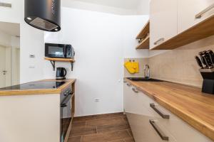 Kuchyň nebo kuchyňský kout v ubytování Apartment Nada 1