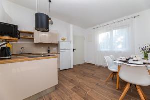 Kuchyň nebo kuchyňský kout v ubytování Apartment Nada 1
