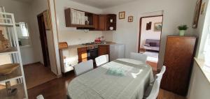 Kuchyň nebo kuchyňský kout v ubytování Villa Sveti Donat