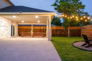 a pavilion with a bench in a yard at Dallas 4BR Large yard w HOT TUB , Fire pit and basketball Hoop in Dallas