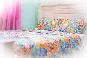 Voodi või voodid majutusasutuse Royal Bliss Apartment Suites toas