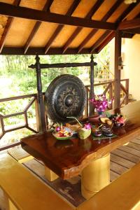 einem Holztisch mit Schalen aus Essen auf einer Terrasse in der Unterkunft Ever dreamed of staying in a 2 Bedroom Castle-SDV044C-By Samui Dream Villas in Koh Samui 