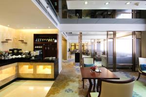 ห้องอาหารหรือที่รับประทานอาหารของ Grand Skylight Hotel Shenzhen (Huaqiang NorthBusiness Zone)