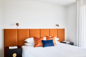 Кровать или кровати в номере Astina Suites, Penrith