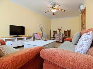 a living room with a couch and a flat screen tv at El Desván Candeleda in Candeleda