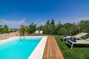 Bazén v ubytování Astarte Villas - Beach Villa Nout nebo v jeho okolí