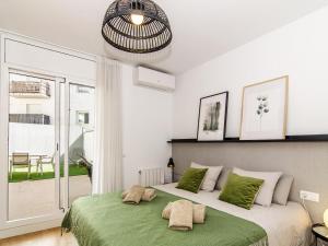 Postel nebo postele na pokoji v ubytování Sitges Spaces Terrace Apartment- 1 Bedroom, 1Bathroom, Huge Terrace