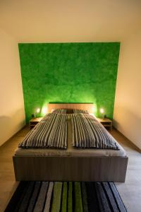 Posteľ alebo postele v izbe v ubytovaní Apartmány pod Jeřábem, Šanov 67, Červená Voda