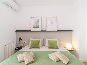 Postel nebo postele na pokoji v ubytování Sitges Spaces Terrace Apartment- 1 Bedroom, 1Bathroom, Huge Terrace