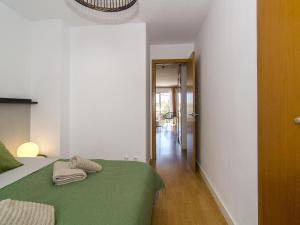 Postel nebo postele na pokoji v ubytování Sitges Spaces Terrace Apartment- 1 Bedroom, 1Bathroom, Huge Terrace