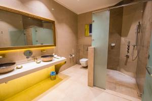 a bathroom with two sinks and a shower at Belad Bont Resort in Salalah