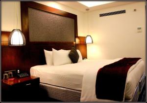 Un pat sau paturi într-o cameră la Citrus Hotel Cunningham