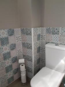 Koupelna v ubytování CHAMBRE DOUBLE AVEC PISCINE ET JACUZZI