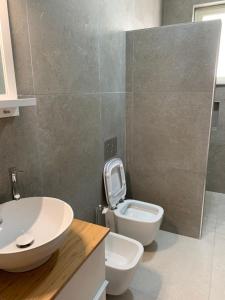 A bathroom at Alba Serena