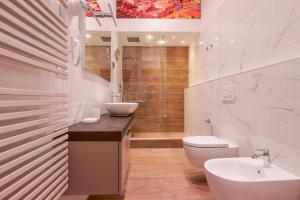 Et badeværelse på Attico di Via d'Azeglio + 66 billeder