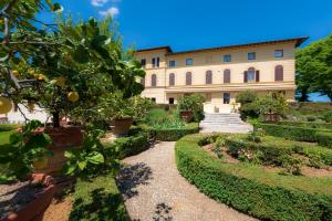 a large building with a garden in front of it at Villa Scacciapensieri Boutique Hotel in Siena