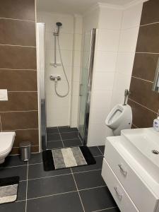 Koupelna v ubytování Ferienwohnung Siegen Eiserfeld 3 + 6 fotografií