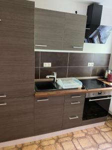 Kuchyň nebo kuchyňský kout v ubytování Ferienwohnung Siegen Eiserfeld 3