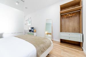Postel nebo postele na pokoji v ubytování APARTAMENTOS AVENIDA DE AMERICA