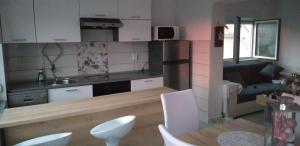 Kuchyň nebo kuchyňský kout v ubytování Apartman Zvončica