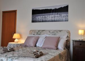 A bed or beds in a room at casa vacanze Bolgheri (Toscana)