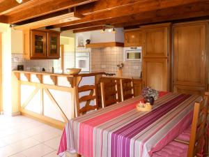 Η κουζίνα ή μικρή κουζίνα στο Holiday Home Entre Terre et Mer by Interhome