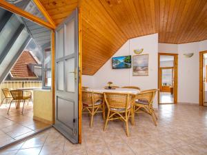 Apartment Amarillo 1 by Interhome 8647 Balatonmáriafürdő kép - 2