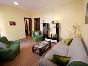 Posedenie v ubytovaní Holiday Home Luppinedda by Interhome