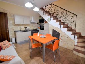 Kuchyňa alebo kuchynka v ubytovaní Holiday Home Luppinedda by Interhome + 20 fotografií