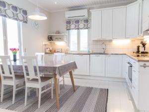 Imagem da galeria de Holiday Home Villa einola by Interhome em Nilsiä