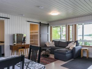 Posezení v ubytování Holiday Home Rantapelto by Interhome