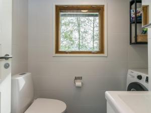 Koupelna v ubytování Holiday Home Rantapelto by Interhome