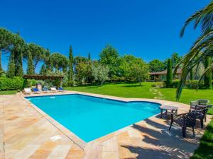 The swimming pool at or close to Holiday Home Villa Rosa by Interhome