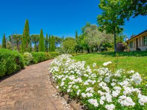 A garden outside Holiday Home Villa Rosa by Interhome
