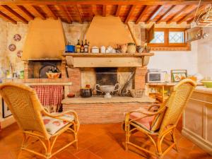 A kitchen or kitchenette at Holiday Home Villa Rosa by Interhome