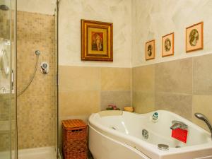 A bathroom at Holiday Home Villa Rosa by Interhome